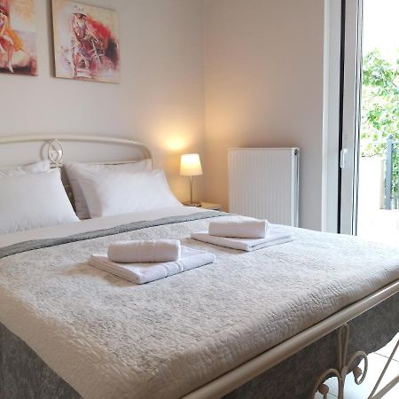 New, Bright, Cozy, Autonomous Apartment With Private Entrance And Garden, 42 M2, 5Min To The Beach And City Center Calamata Exterior foto