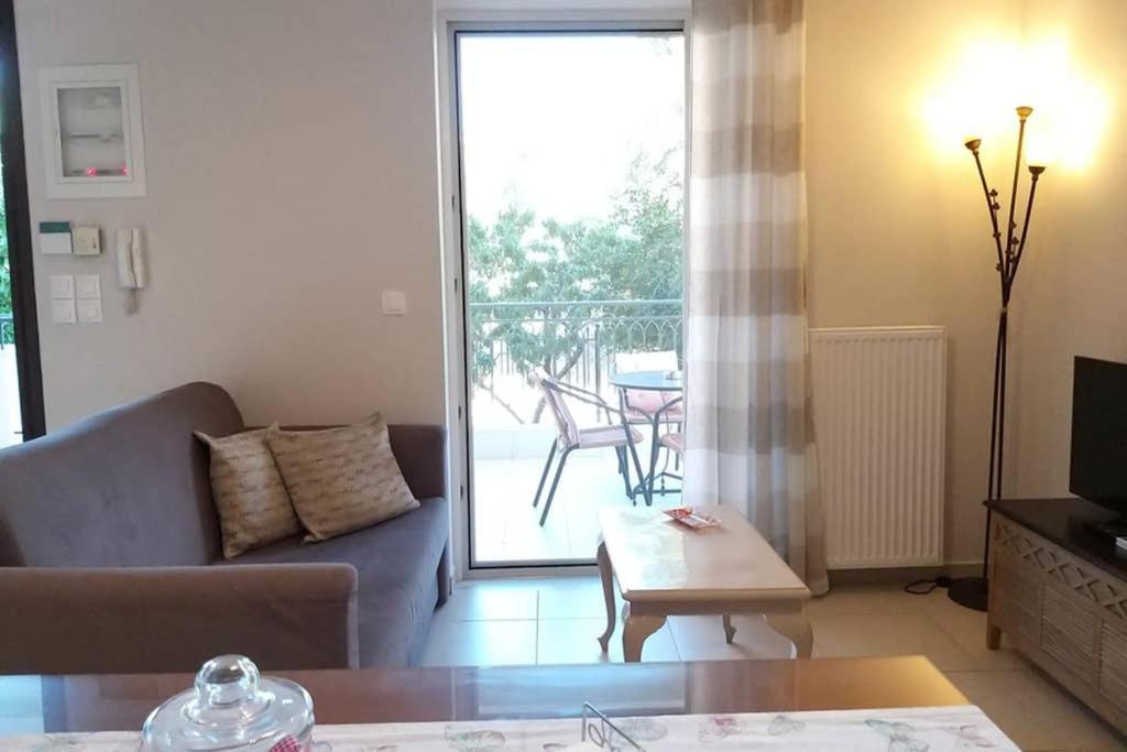 New, Bright, Cozy, Autonomous Apartment With Private Entrance And Garden, 42 M2, 5Min To The Beach And City Center Calamata Exterior foto