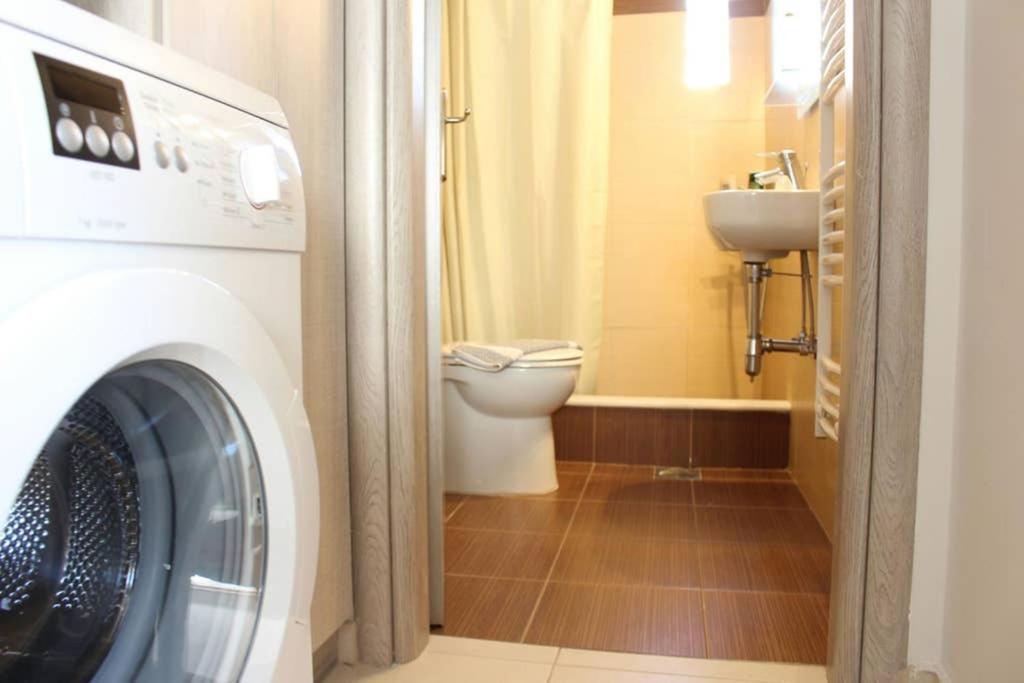 New, Bright, Cozy, Autonomous Apartment With Private Entrance And Garden, 42 M2, 5Min To The Beach And City Center Calamata Exterior foto
