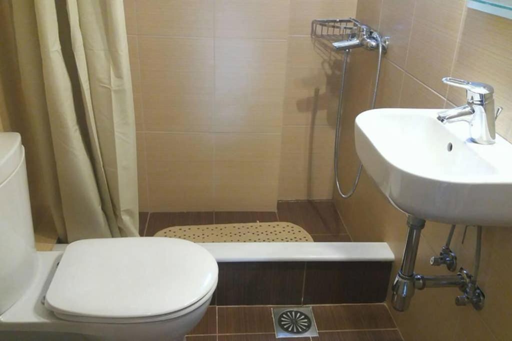 New, Bright, Cozy, Autonomous Apartment With Private Entrance And Garden, 42 M2, 5Min To The Beach And City Center Calamata Exterior foto