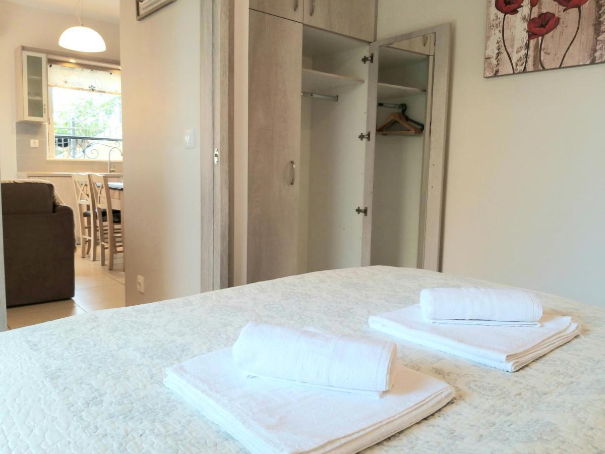 New, Bright, Cozy, Autonomous Apartment With Private Entrance And Garden, 42 M2, 5Min To The Beach And City Center Calamata Exterior foto